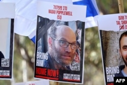 ہلاک ہونے والے چار میں سے ایک اسرائیلی یرغمال نداو پوپل ویل کا ایک پوسٹر پورٹریٹ ، فائل فوٹو
