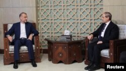  شام کے وزیر خارجہ فیصل مقداد دمشق میں ایرانی وزیر خارجہ عبداللہیان سےملاقات کرر ہے ہیں، فوٹو اے پی، 8 اپریل 2024 