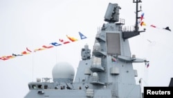 روس کا جنگی بحری جہاز مشقوں میں شرکت کر رہا ہے۔ 