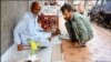 کراچی:20 روپے کی طوطا فال، بتائے قسمت کا حال