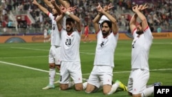 فلسطینی کھلاڑی ہانگ کانگ کے خلاف اپنے دوسرے گول پر خوشی کا اظہار کرتے ہوئے۔ فوٹو اے ایف پی
